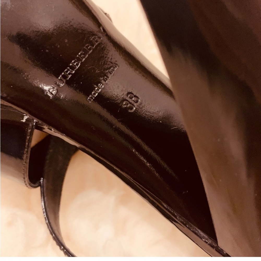 BURBERRY BLACK PATENT STYLISH LEATHER 5” HIGH HEEL WITH CUTOUTS - Picture 4 of 12